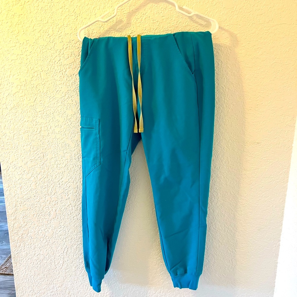 Figs brand Zamora xs scrub bottoms. Teal